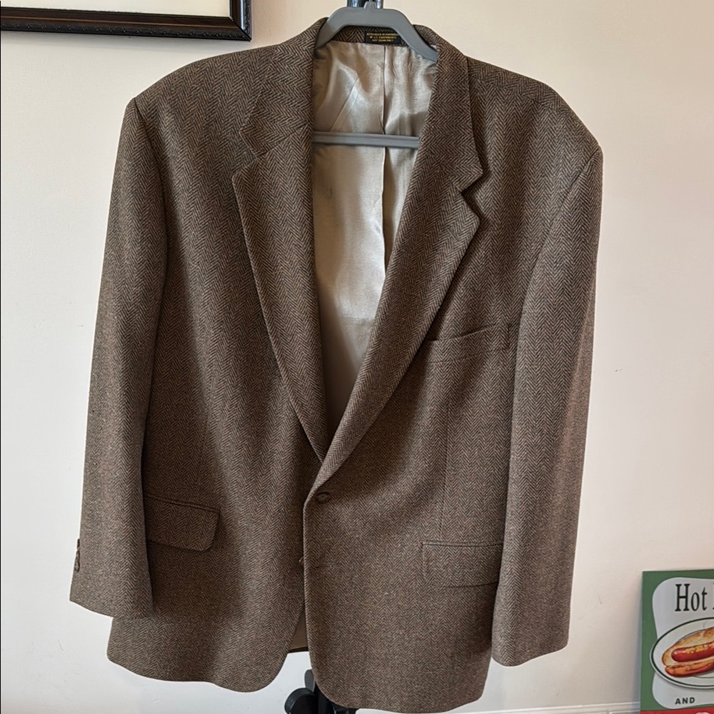 Brown Sport Coat with Notched Lapel and Structured Shoulders